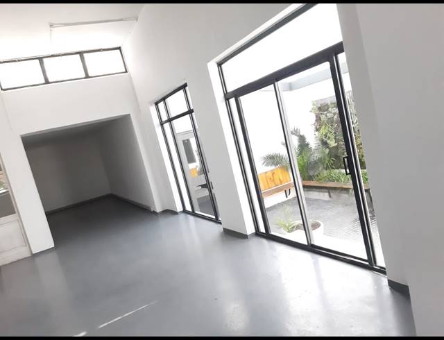 180M² BUSINESS TO LET IN WOODSTOCK